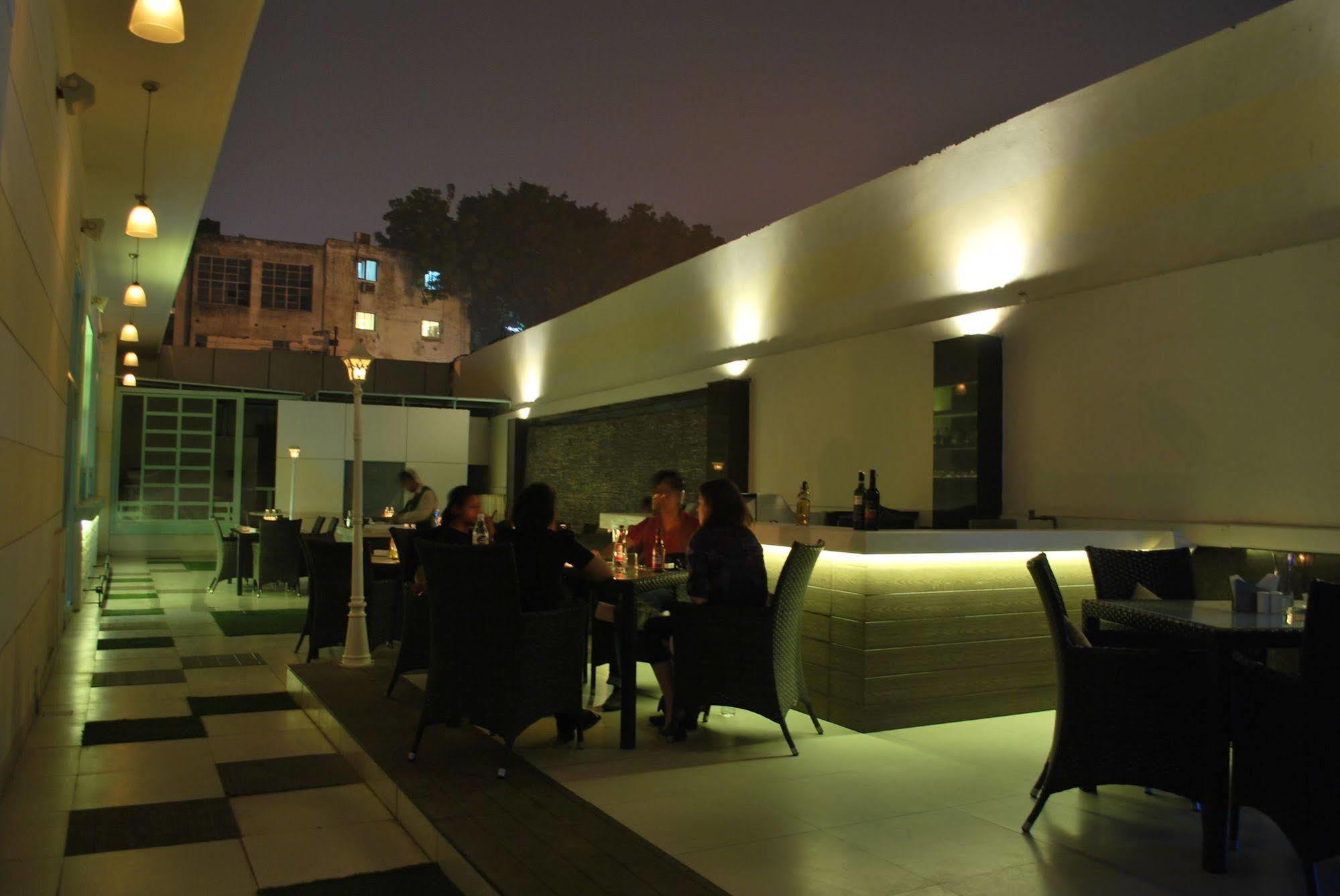 The Corus Hotel New Delhi Exterior photo